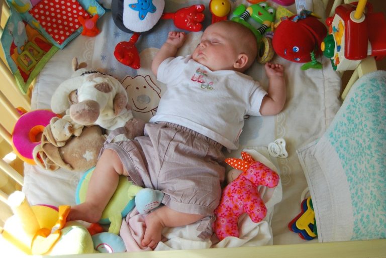 赤ちゃんが夜通し寝るのはいつから？｜乳幼児の睡眠の特徴、夜泣きの原因と対策について解説します KODOMO BLOG